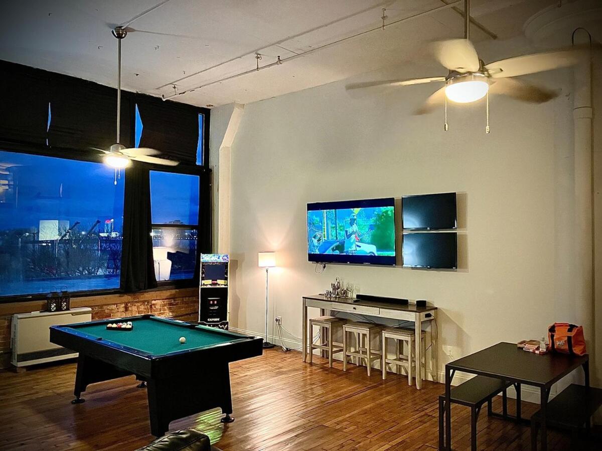 Downtown Riverview Loft * Detroit